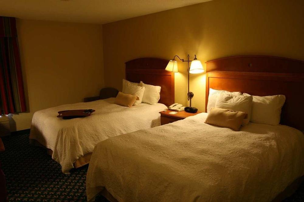 Hampton Inn Minneapolis-Бърнсвил Стая снимка